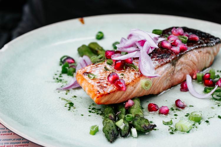 Paleo Salmon with Asparagus, Pomegranate and Onions