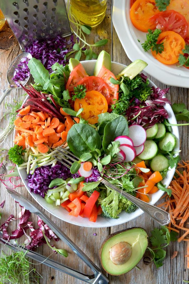 Paleo Recipe - Paleo Vegetable Salad with Radish, Carrots, Onion, Broccoli and Tomatoes